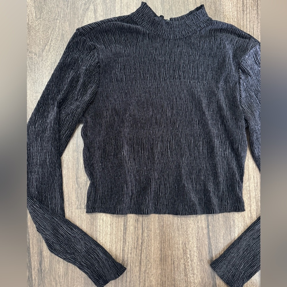 H&M vintage look open back top